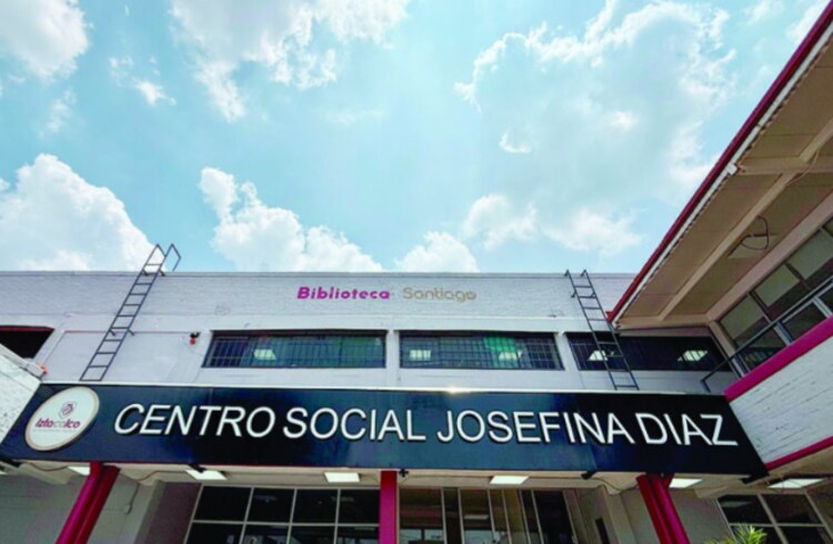 Biblioteca Santiago │ tiene acervo sin actualizar y apenas fue remodelada porque tenía goteras