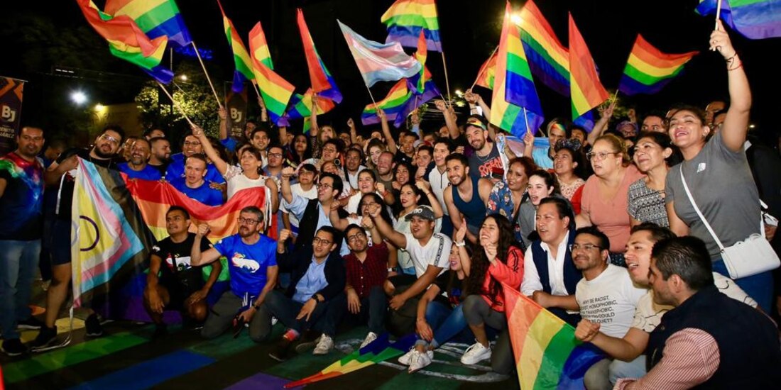 “No importa cuáles sean tus circunstancias, cuáles sean tus preferencias, el amor es amor… Hoy en un país muy polarizado, muy dividido, estos mensajes de inclusión son muy importantes”: alcalde Santiago Taboada