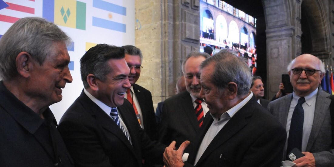 Porfirio Muñoz Ledo y Alejandro Moreno (centro), en la reunión de la Copppal, ayer.