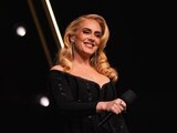 Adele tomará una pausa de los escenarios por una enfermedad de la cual no ha logrado recuperarse y que ha afectado su voz.