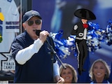 Jerry Jones, propietario de los Cowboys, habló de su afición al mariachi.