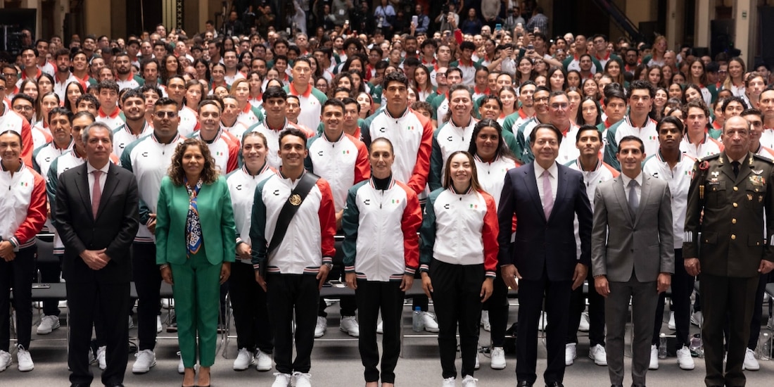 Imagen del abanderamiento de la delegación que representará a México en Santo Domingo 2026.