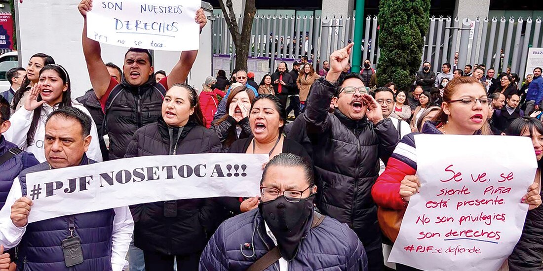 Integrantes del Sindicato de Trabajadores del Poder Judicial de la Federación se manifiestan en la CDMX, el martes pasado.