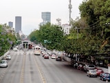 Automovilistas circulan durante la contingencia ambiental del 26 de abril.