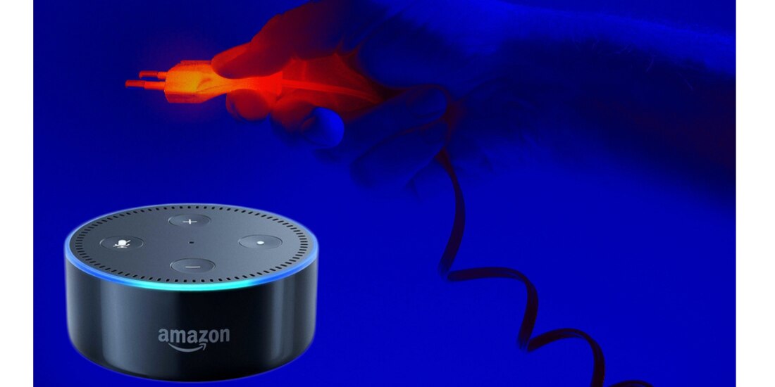 Alexa reta a niña a introducir metal en el tomacorriente