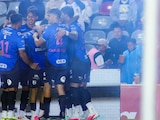 Jugadores del Querétaro celebran la segunda anotación.