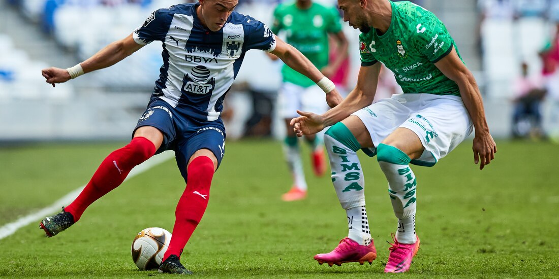 Una acción del duelo entre Monterey vs Santos de la Liga MX