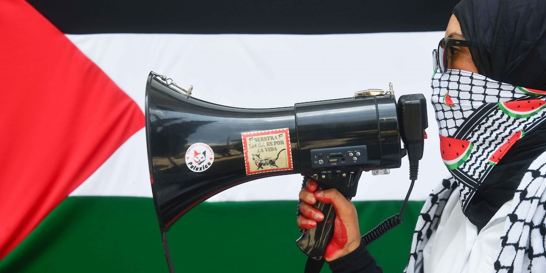 Una manifestante por la causa Palestina en CDMX.