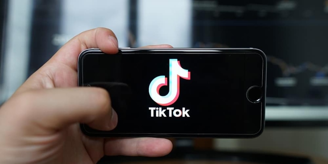 Aumentan tics nerviosos en jóvenes e investigan relación posible con influencers de TikTok