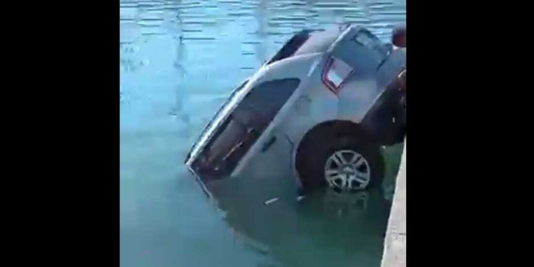 Los turistas pasaron el límite que divide el mar y tierra firme