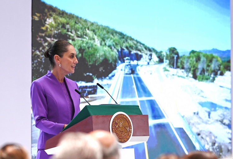 La Mandataria mexicana destaca la consolidación de los programas sociales y el fortalecimiento de la infraestructura nacional.