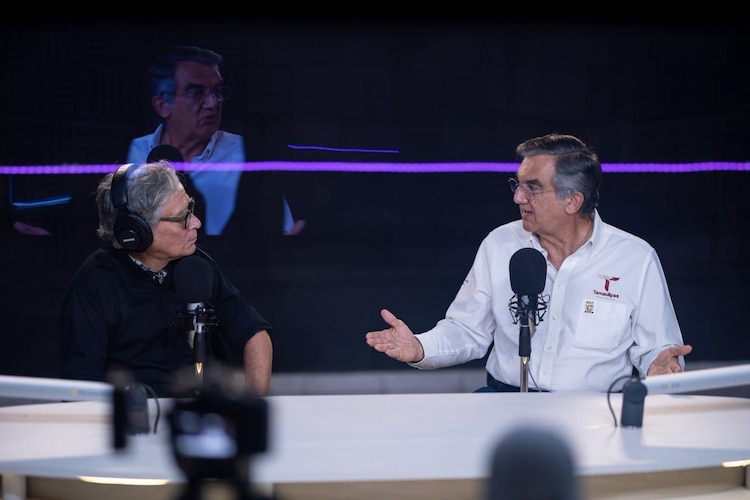 El gobernador de Tamaulipas, Américo Villarreal Anaya, durante el programa "Diálogos con Américo".