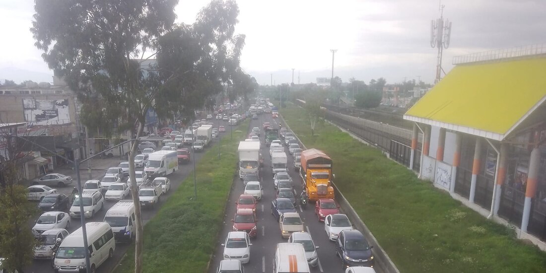 Manifestantes bloquean Av.Central en Ecatepec