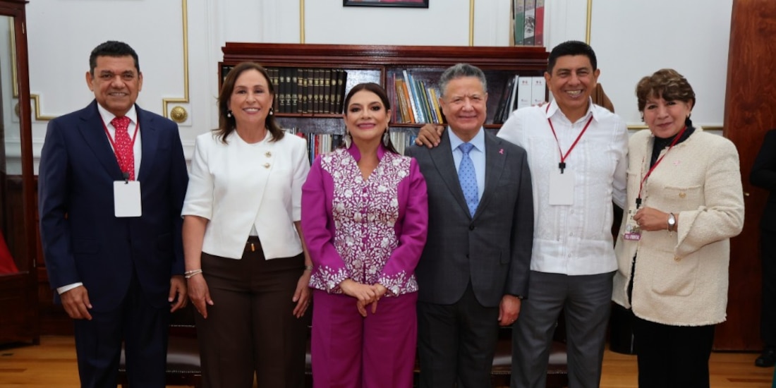 Clara Brugada junto a los gobernadores que la acompañaron en su Segundo Informe de labores.