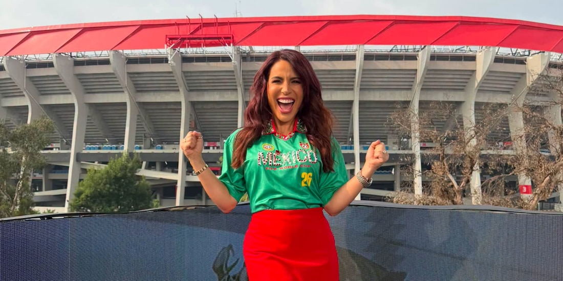Lindsay Casinelli frente al Estadio Ciudad de México