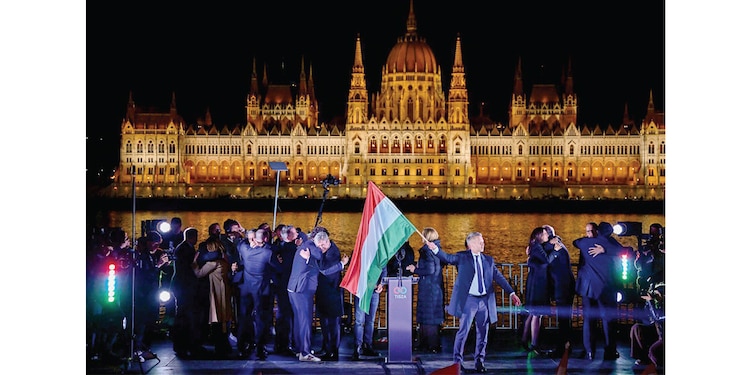 Péter Magyar, tras el anuncio de su triunfo, ayer.