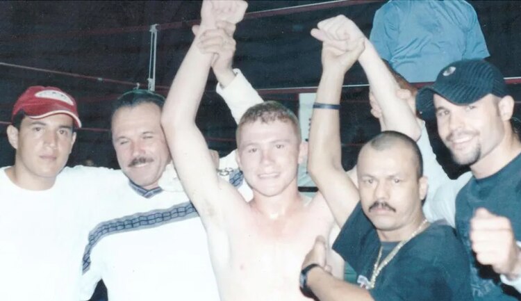 'Canelo' Álvarez gana su primera pelea profesional contra Abraham González