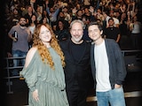 Denis Villeneuve y Timothée Chalamet, ayer, con la conductora.