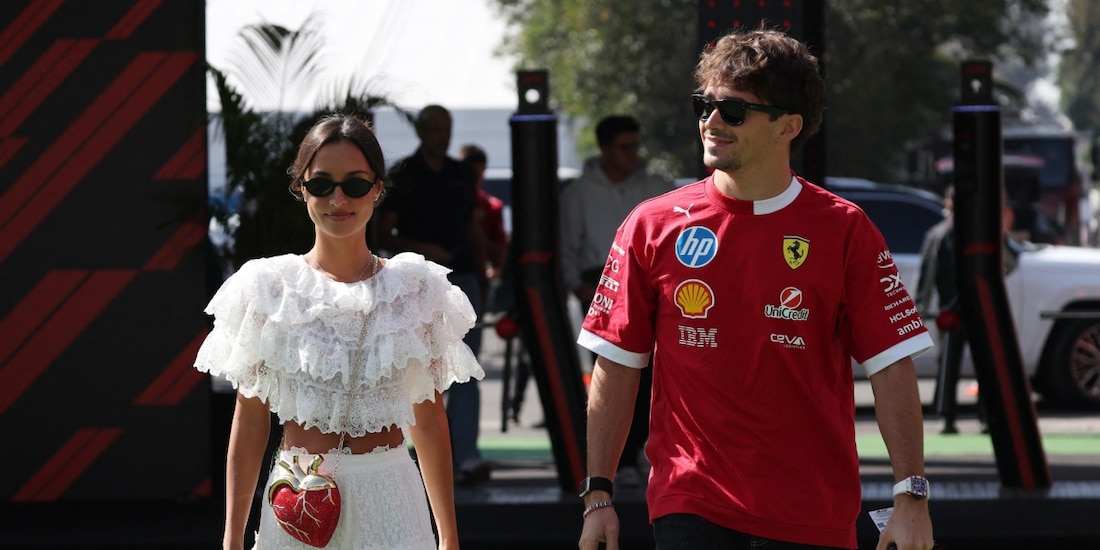 Alexandra Saint Mleux acompaña a Charles Leclerc en el Gran Premio de México de F1.