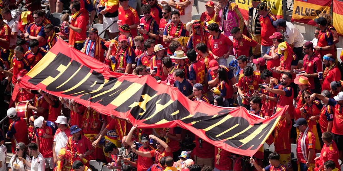 Aficionados de España presenciaron el Himno Nacional de su país en la final del Mundial 2026