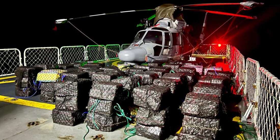 Marina asegura 7.2 toneladas de presunta cocaína en costas de Colima y Michoacán.