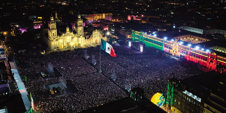 Celebración del grito de Independencia en el Zócalo capitalino, el 15-16 de septiembre.
