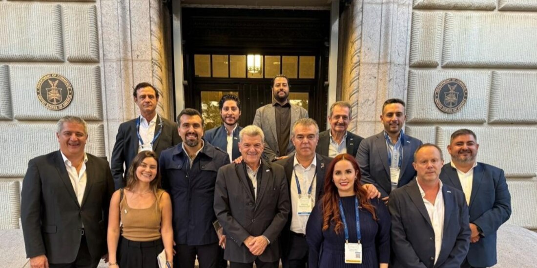 Empresarios y funcionarios de la SE, ayer en Estados Unidos.