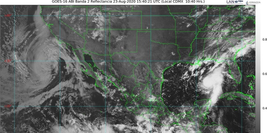 El huracán "Marco" se desplaza en el Golfo de México.
