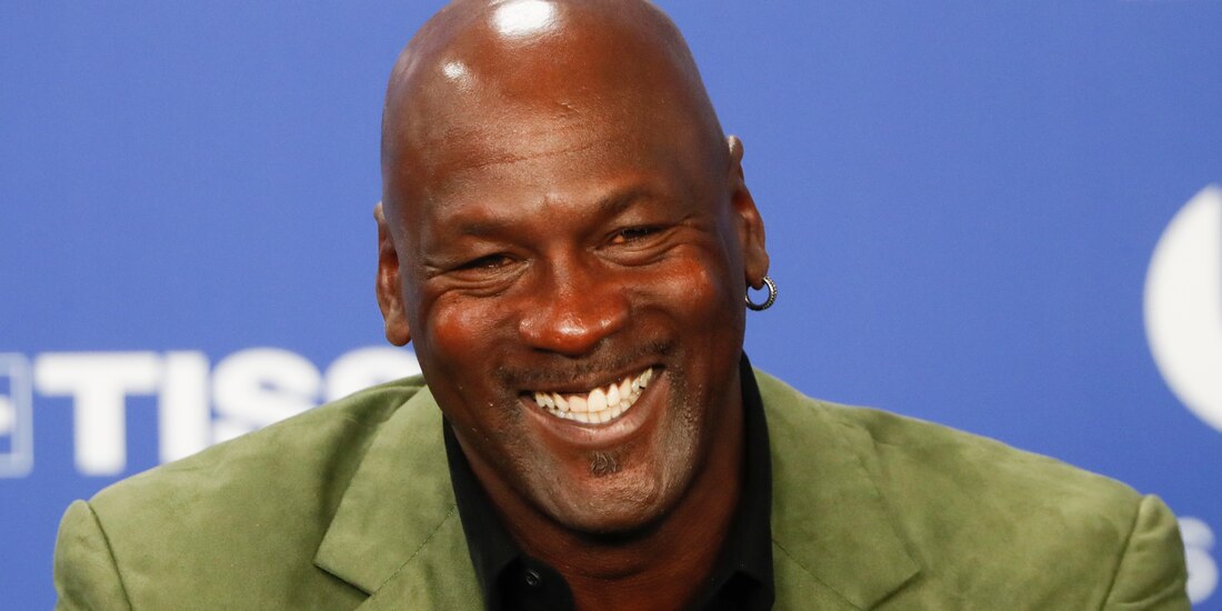 El legendario Michael Jordan durante una rueda de prensa previo al juego entre los Hornets de Charlotte y los Bucks de Milwaukee, el 24 de enero de 2020, en París.