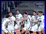 Jugadores de Pumas celebran el gol con el que superaron a Santos en Ciudad Universitaria.