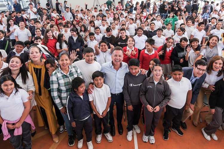 El Gobernador Pablo Lemus presenta el esquema de transporte gratuito que beneficiará a estudiantes de escuelas públicas y privadas en Jalisco.