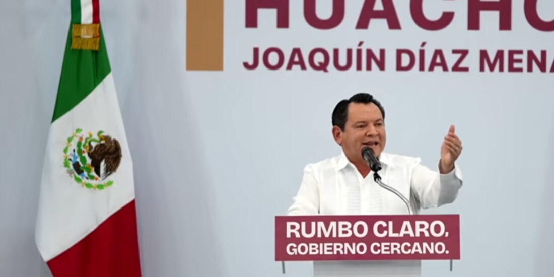 Joaquín Díaz Mena, gobernador de Yucatán, durante su primer informe de gobierno.