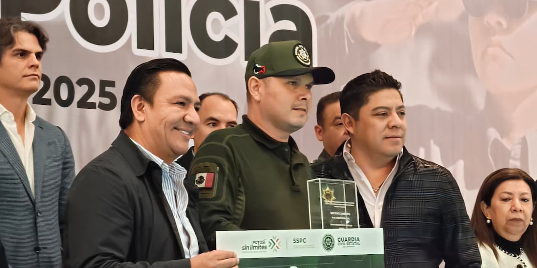 Elementos destacados reciben reconocimientos y bonos al mérito policiaco en San Luis Potosí.