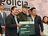 Elementos destacados reciben reconocimientos y bonos al mérito policiaco en San Luis Potosí.