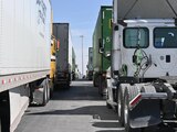 Van 22 días de revisiones exhaustivas en los cruces fronterizos del país, lo cual ha generado pérdidas millonarias para la industria de transporte y para el comercio bilateral entre México y Estados Unidos.