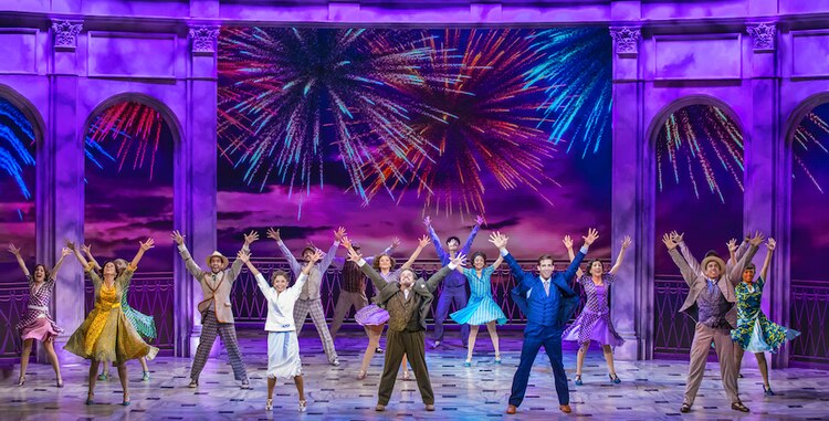 La llegada de Anya a París.