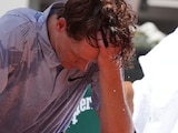 Jannik Sinner en Roland Garros 2026, batallando con el calor