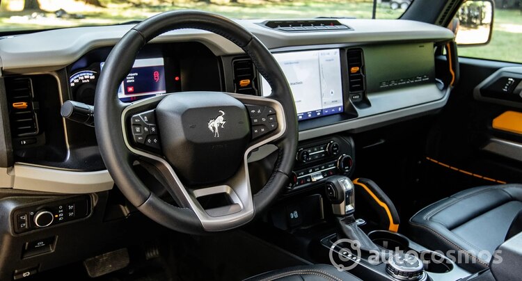 El volante cuenta con calefacción.