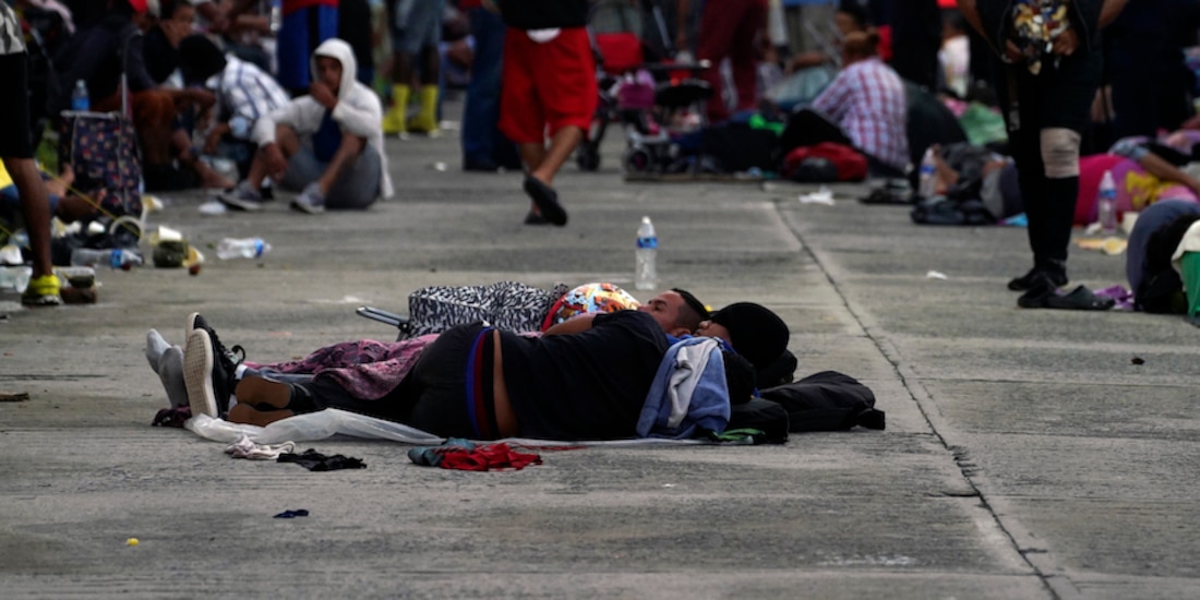 Indocumentados, ayer en un descanso en Huixtla.