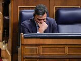 El presidente español, Pedro Sánchez, luce pensativo en votación parlamentaria, el pasado 27 de septiembre.
