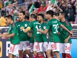 Jugadores de la Selección Mexicana en el partido ante Colombia.