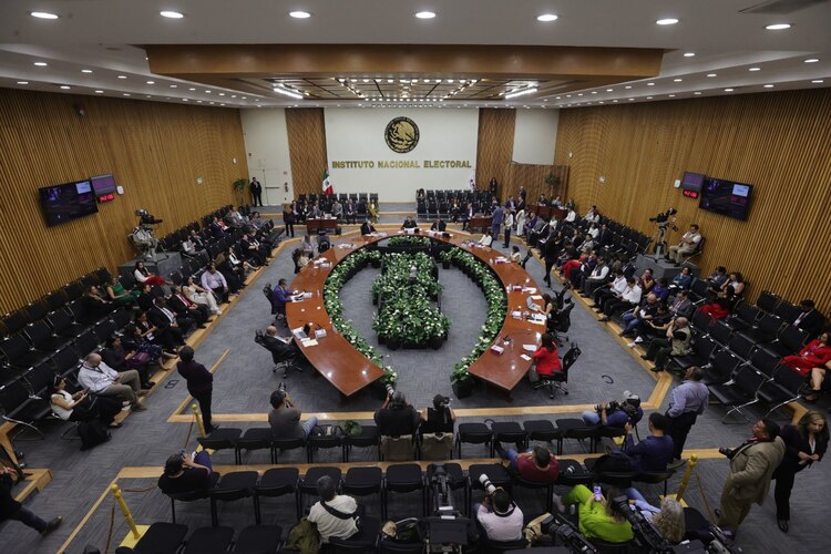 Sesión del INE, en fotografía de archivo.