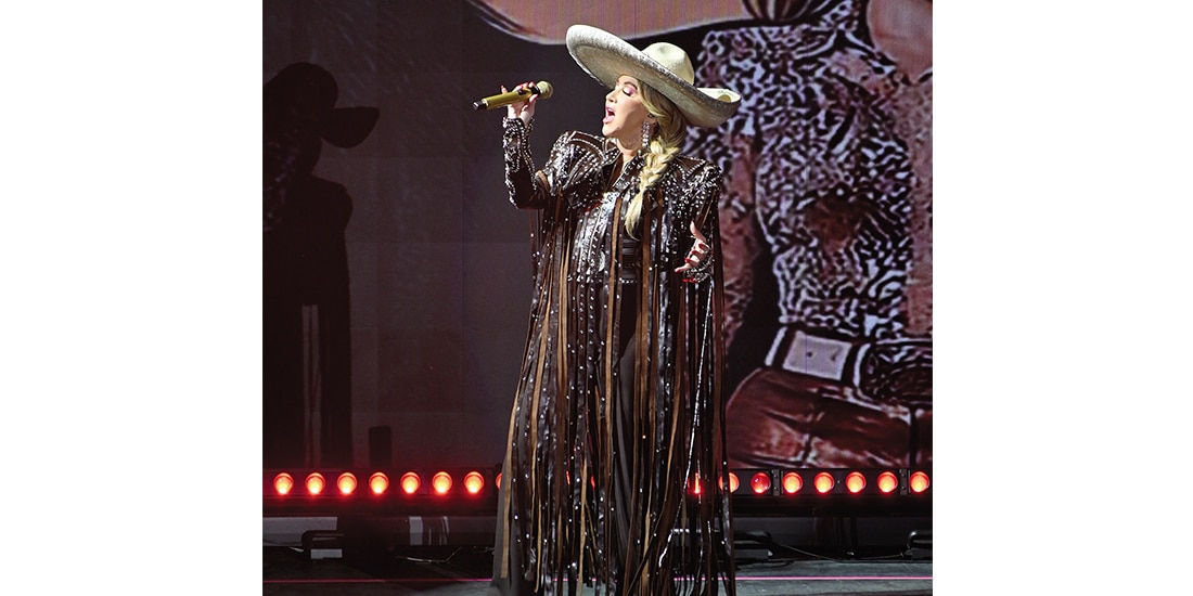 LA ARTISTA Alicia Villarreal durante su
show en el Auditorio Nacional, el jueves