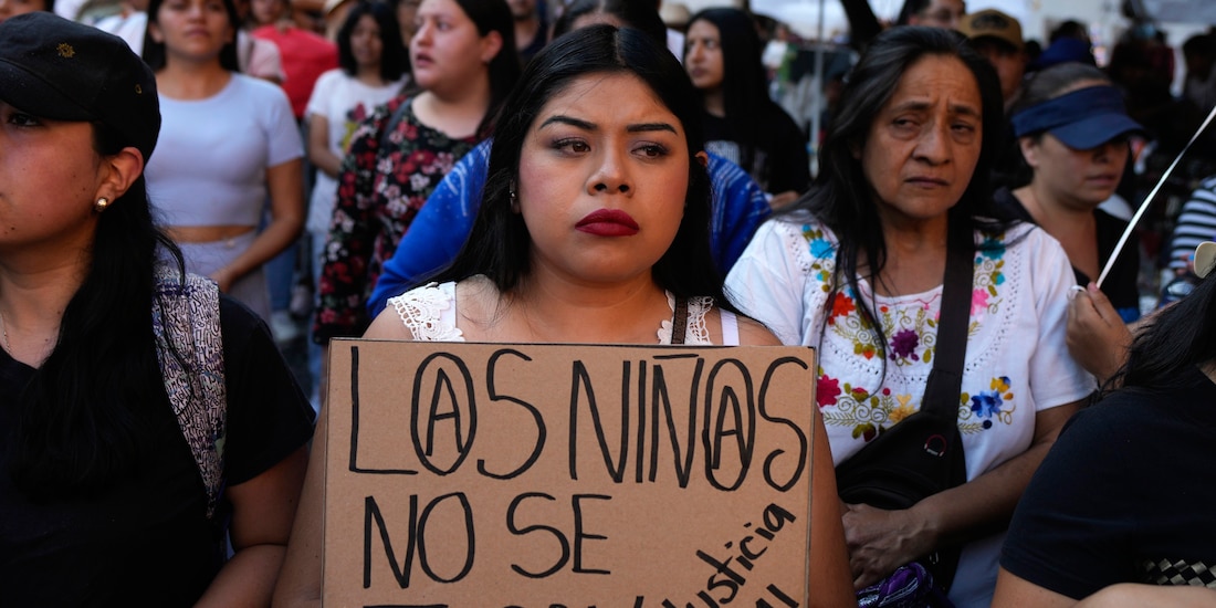Mujeres, durante la marcha de ayer en Taxco, Guerrero, para exigir justicia para Camila.
