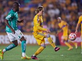 Una acción del Tigres vs León FC de la semifinal de ida de la Liga de Campeones Concacaf 2023, en el Estadio Universitario, el 25 de Abril de 2023.