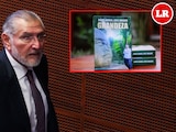 Adán Augusto López Hernández reparte entre senadores de Morena ejemplares del libro "Grandeza", de AMLO.