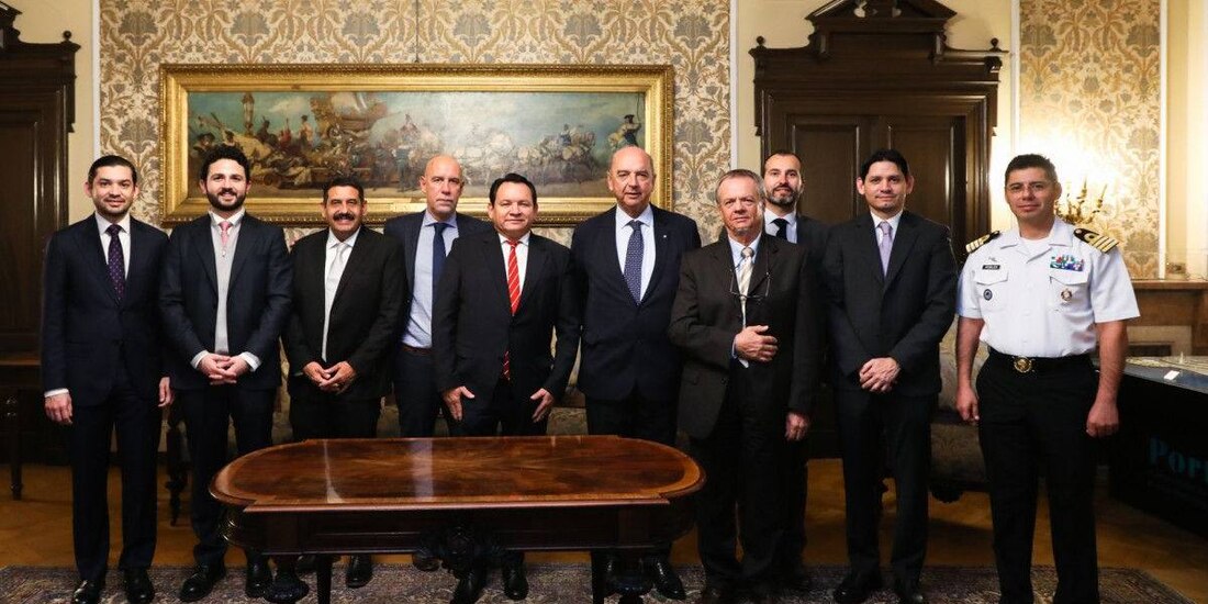 Joaquín Díaz Mena visita los astilleros de Fincantieri en Trieste, Italia.