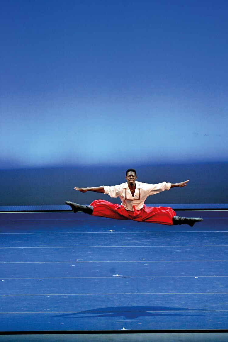 Brooklyn Mack al bailar la pieza Gopak en el Auidtorio Nacional.