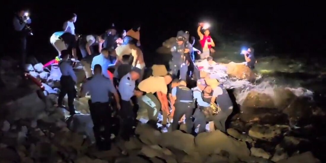 Aeronave con al menos 15 personas a bordo cae al mar en Roatán, Honduras.