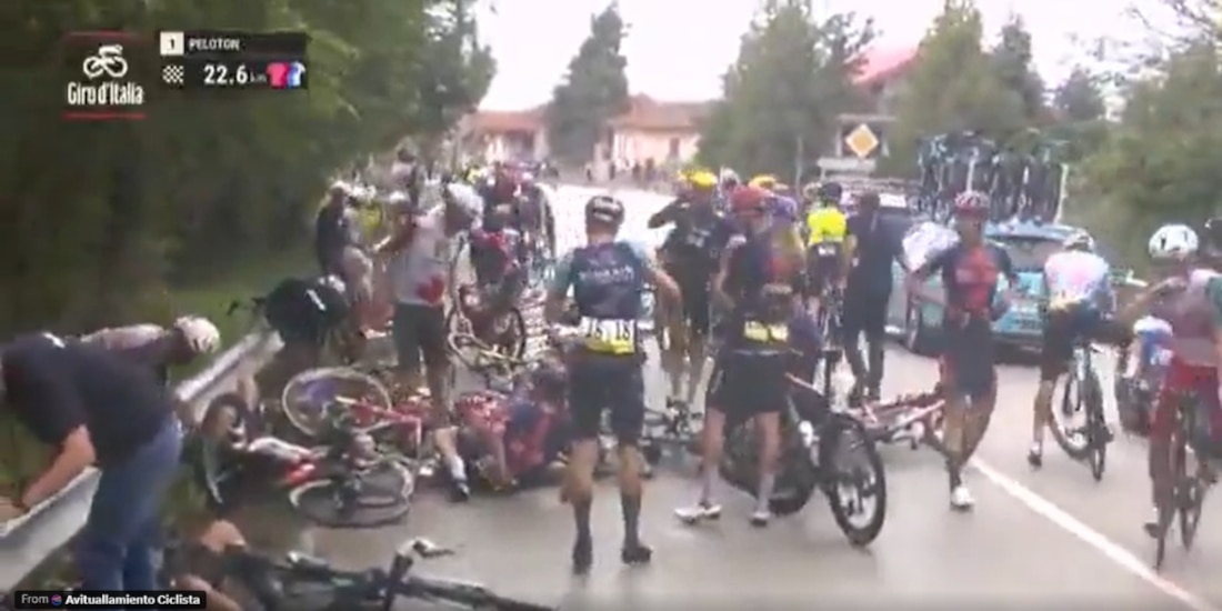Terrible accidente en el Giro de Italia deja fuera a uno de los favoritos.